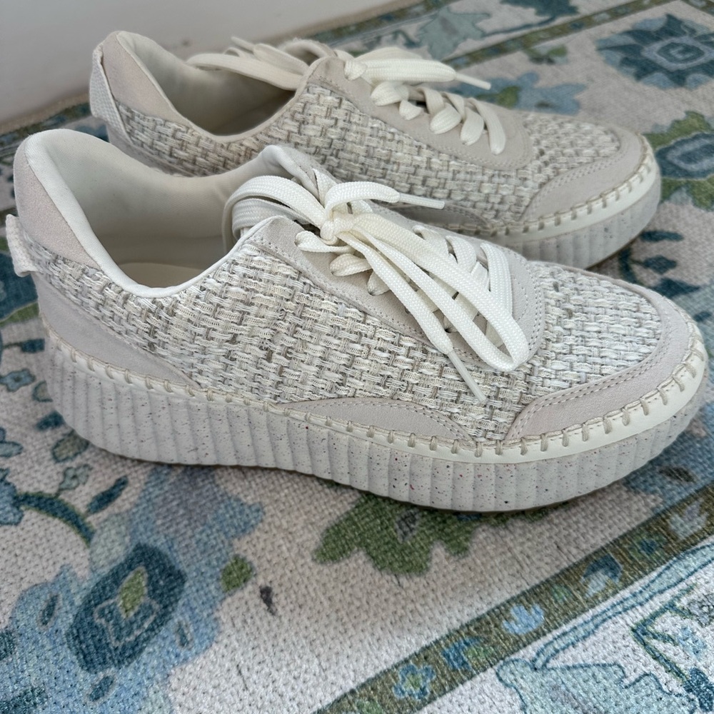 Universal Thread Textured Cream Sneakers